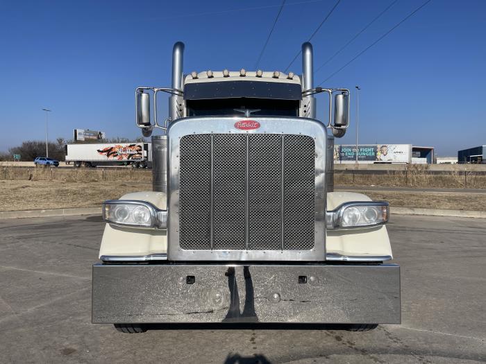 2019 Peterbilt 389-1