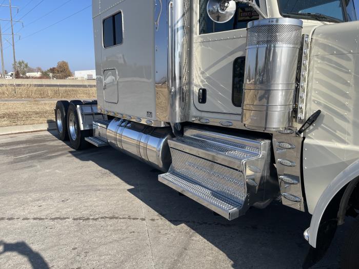 2019 Peterbilt 389-3