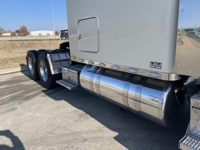 2019 Peterbilt 389-4