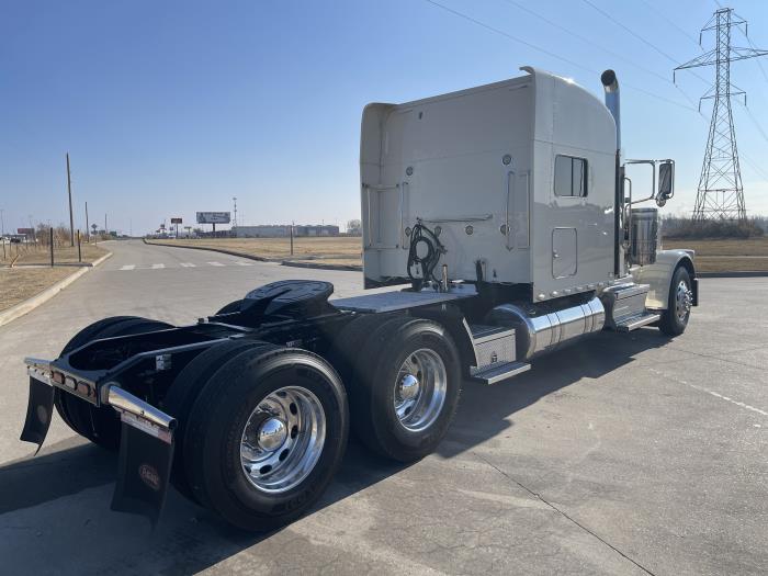 2019 Peterbilt 389-8