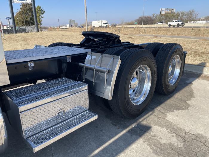 2019 Peterbilt 389-13