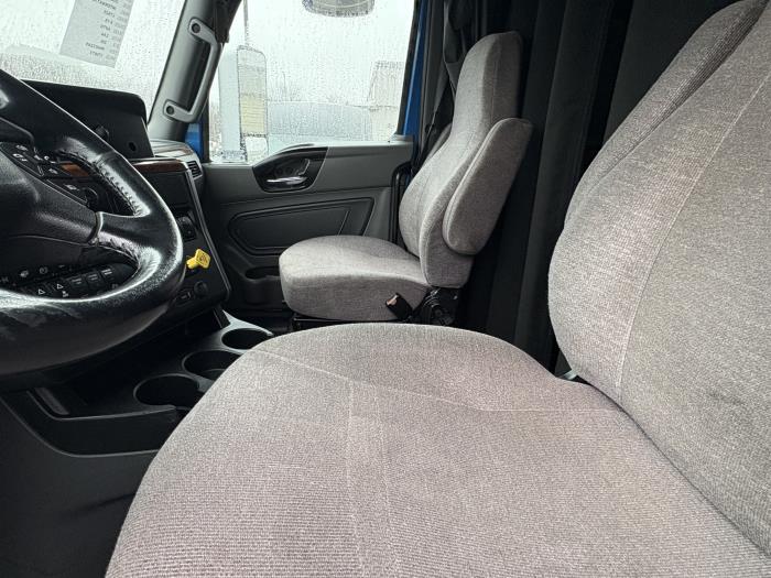 2022 International LT625-8