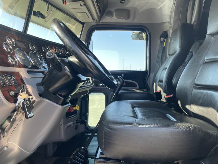 2019 Peterbilt 389-16