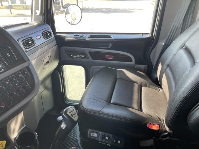 2019 Peterbilt 389-17