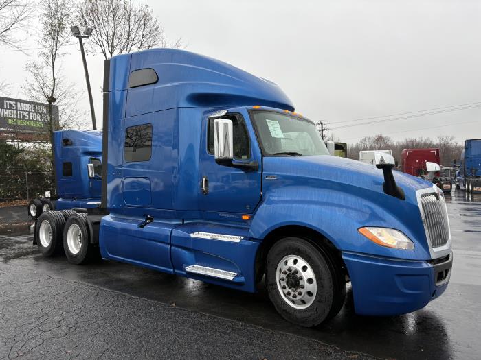 2022 International LT625-2