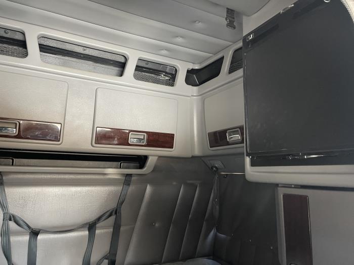 2019 Peterbilt 389-24