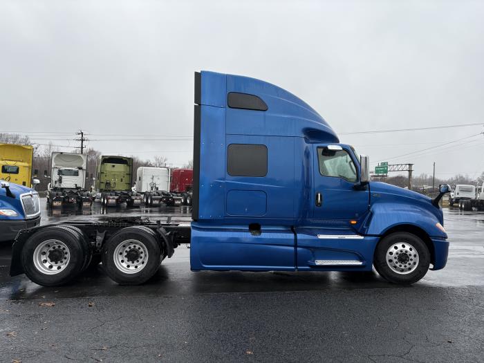 2022 International LT625-5