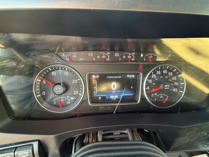 2022 International LT625-10