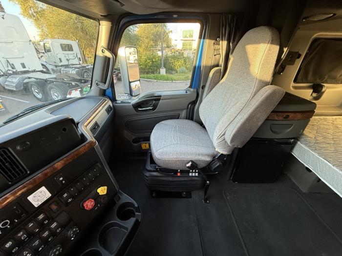 2022 International LT625-12