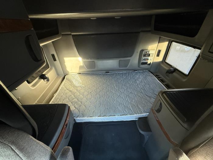 2022 International LT625-13