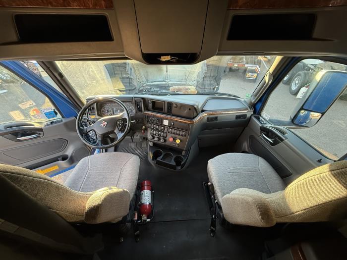 2022 International LT625-14