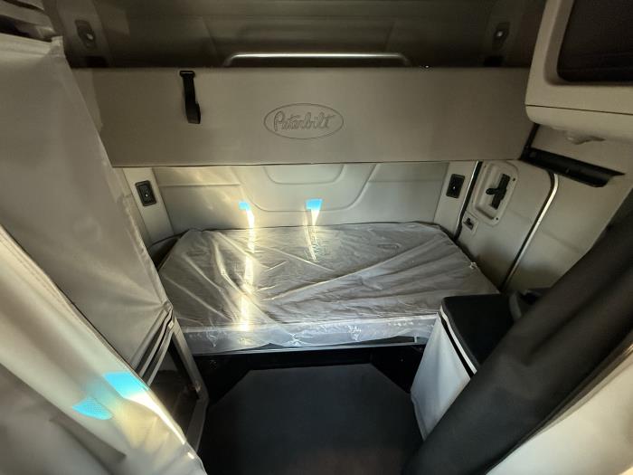 2021 Peterbilt 567-13