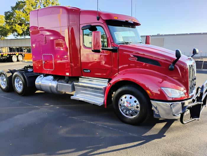 2022 Peterbilt 579-8