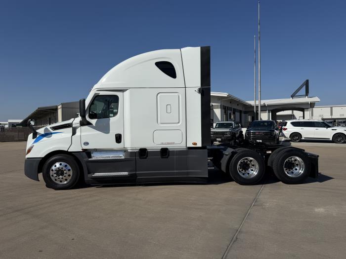 2022 Freightliner Cascadia-1