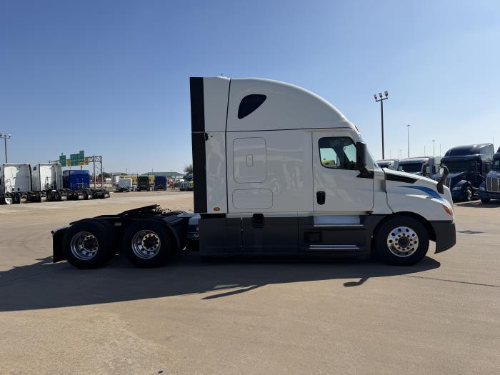 2022 Freightliner Cascadia-5