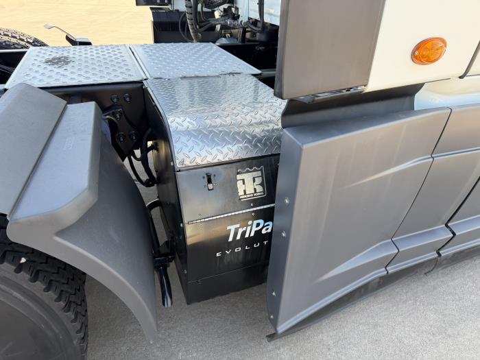 2022 Freightliner Cascadia-8