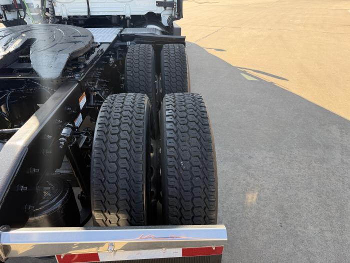 2022 Freightliner Cascadia-11