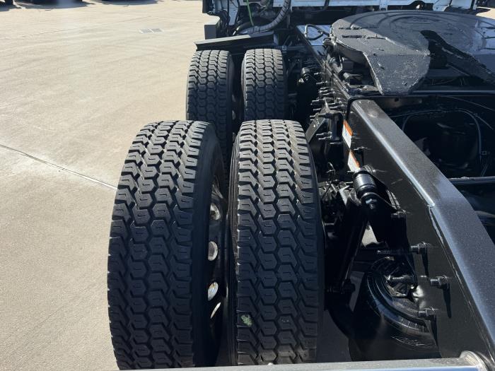 2022 Freightliner Cascadia-12