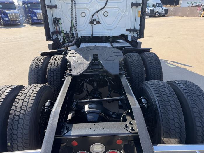 2022 Freightliner Cascadia-13