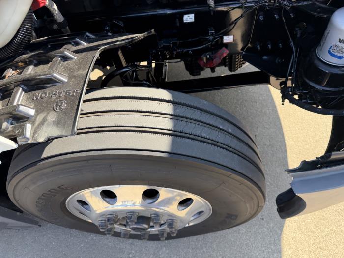 2022 Freightliner Cascadia-21