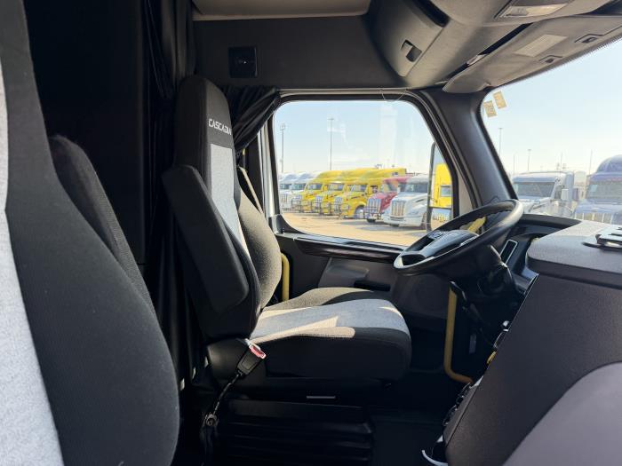 2022 Freightliner Cascadia-23