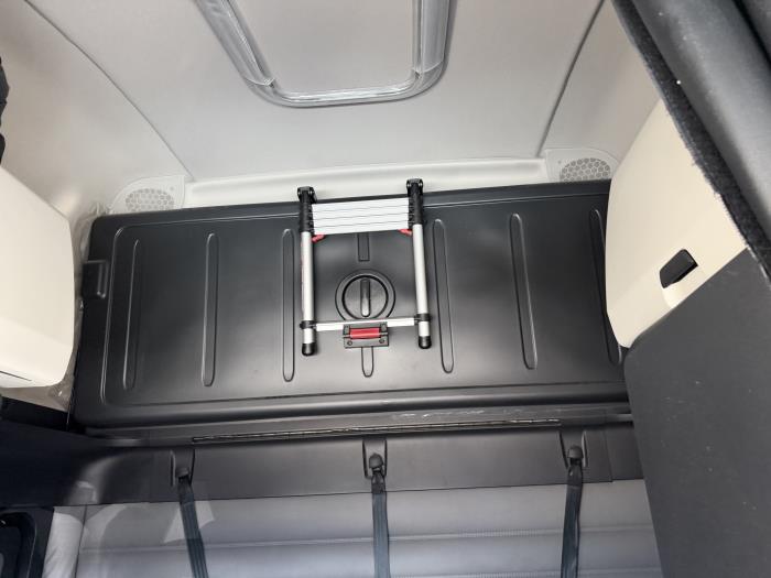 2022 Freightliner Cascadia-28