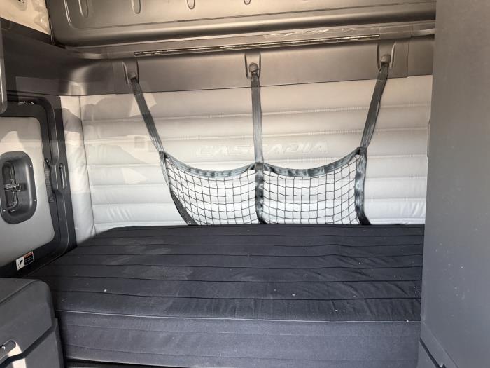 2022 Freightliner Cascadia-31