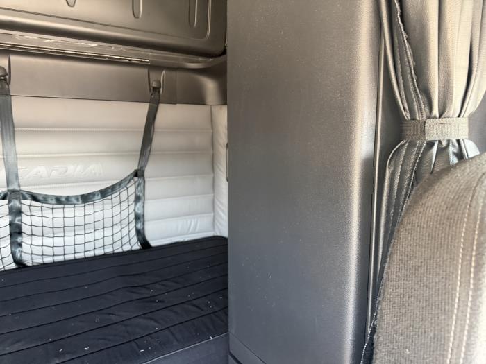 2022 Freightliner Cascadia-32