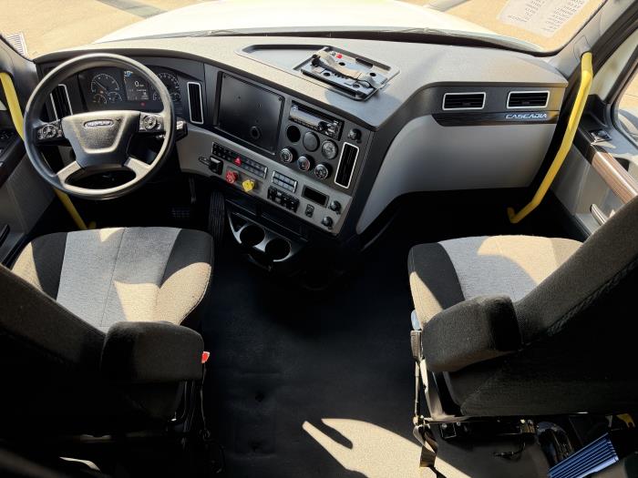 2022 Freightliner Cascadia-33