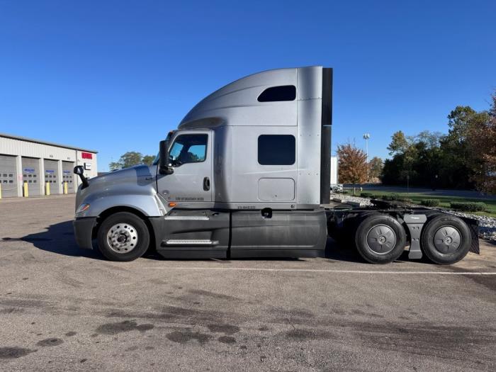 2022 International LT625-8