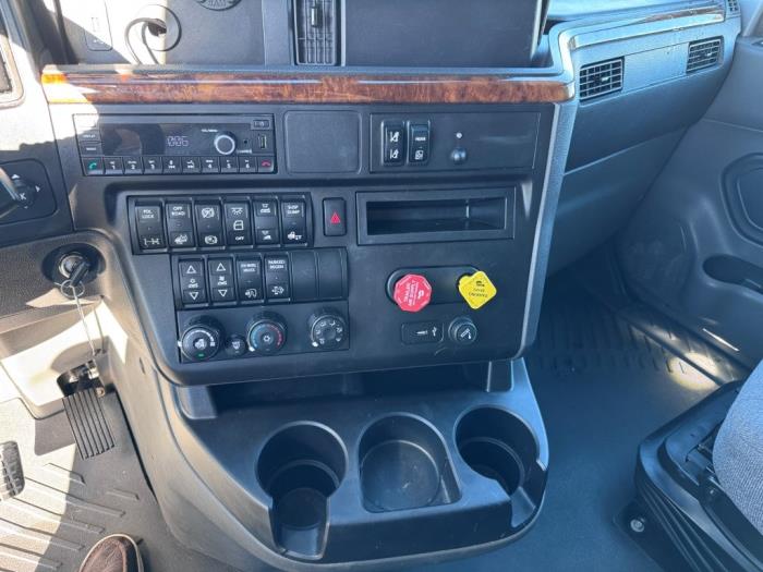 2022 International LT625-14