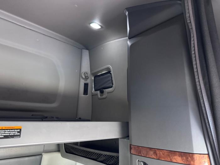 2022 International LT625-18