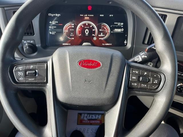 2022 Peterbilt 579-28