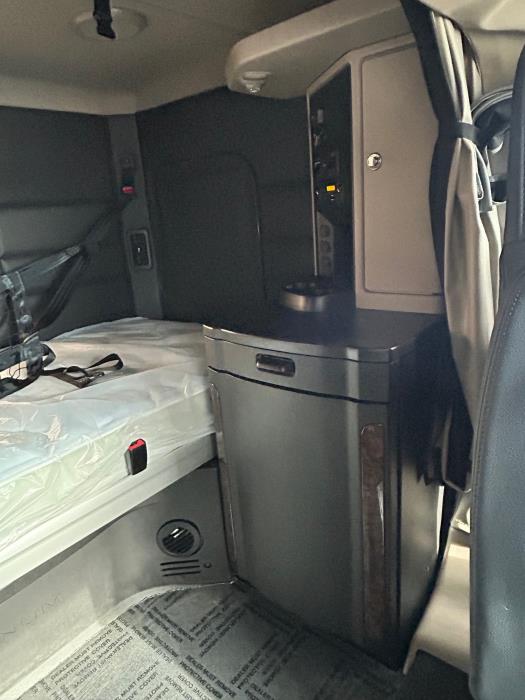 2026 Peterbilt 589-4