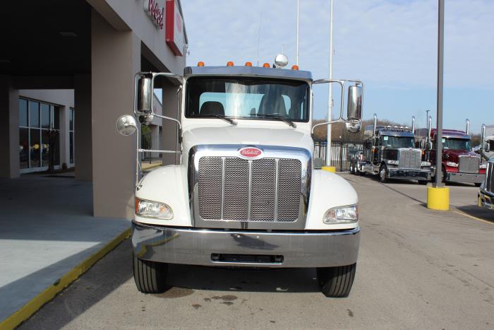 2020 Peterbilt 337-2