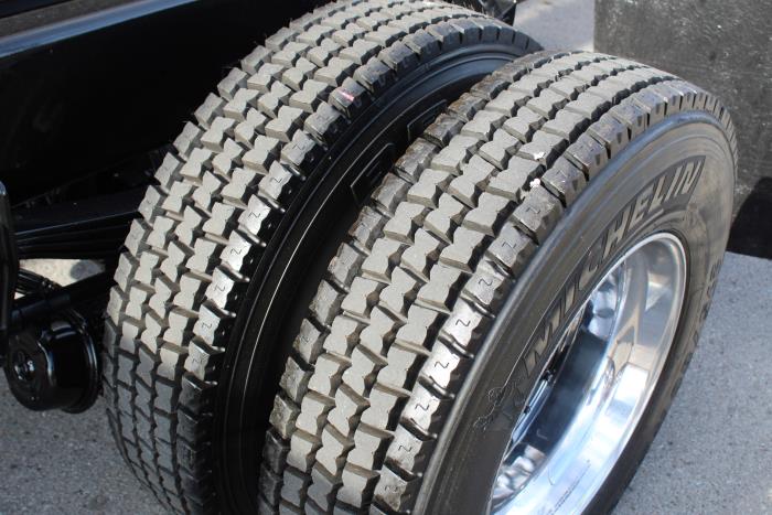 2020 Peterbilt 337-4