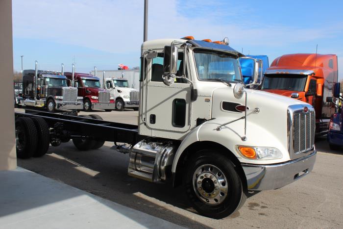 2020 Peterbilt 337-8