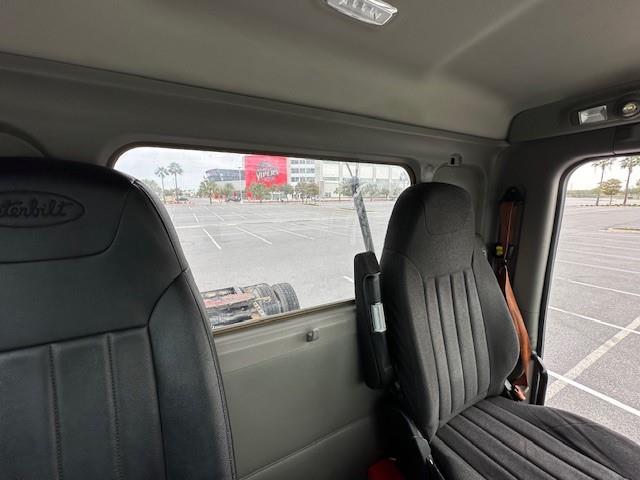 2020 Peterbilt 579-13