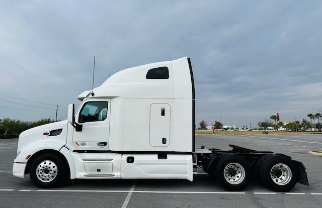 2022 Peterbilt 579-8