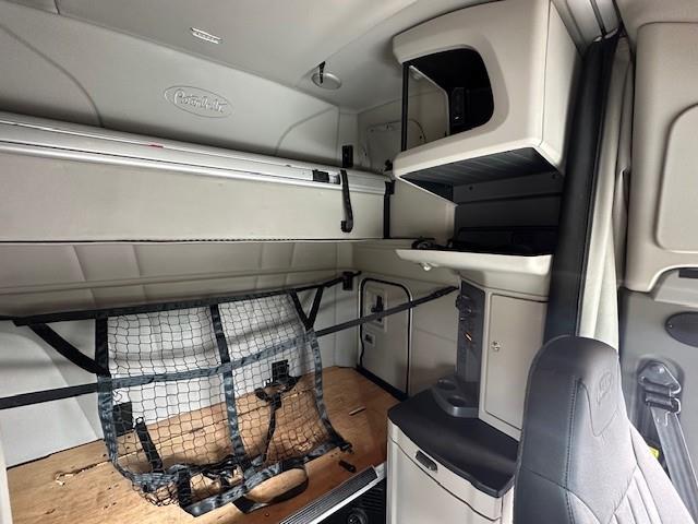 2022 Peterbilt 579-13