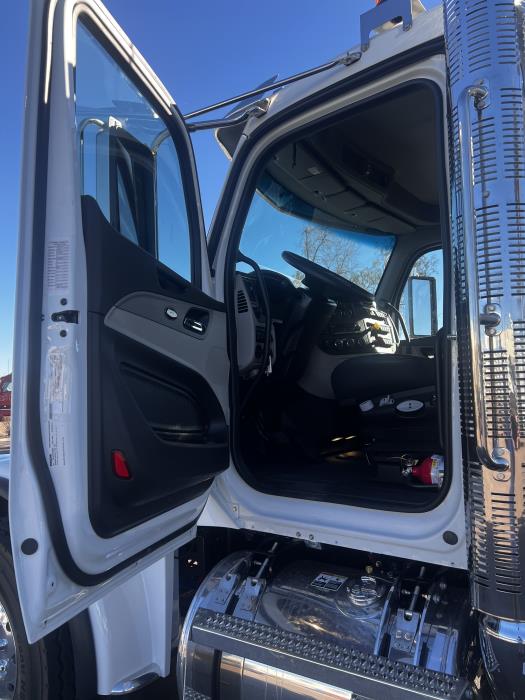 2026 Peterbilt 589-18