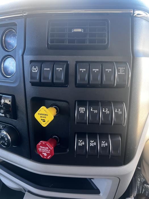 2026 Peterbilt 589-24