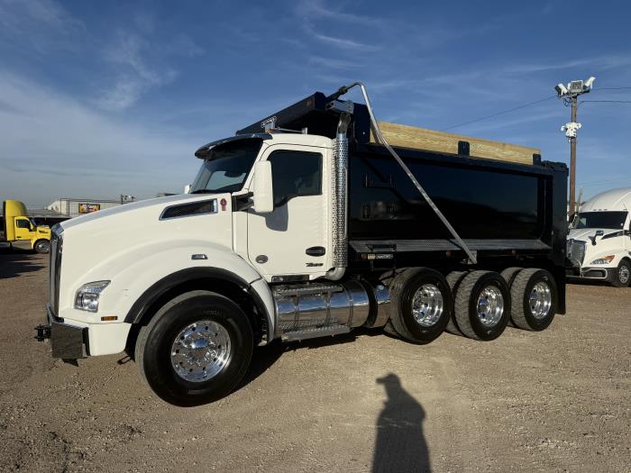 2025 Kenworth T880-16