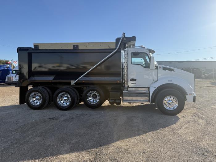 2025 Kenworth T880-26