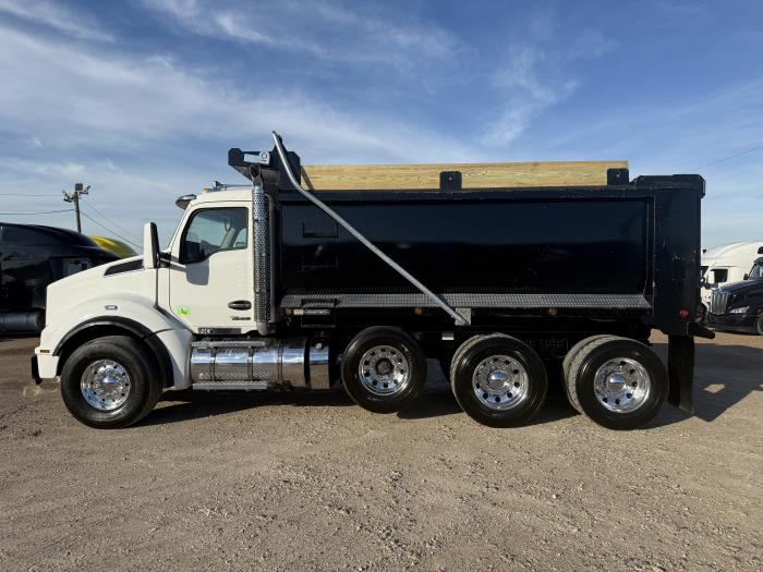 2025 Kenworth T880-38