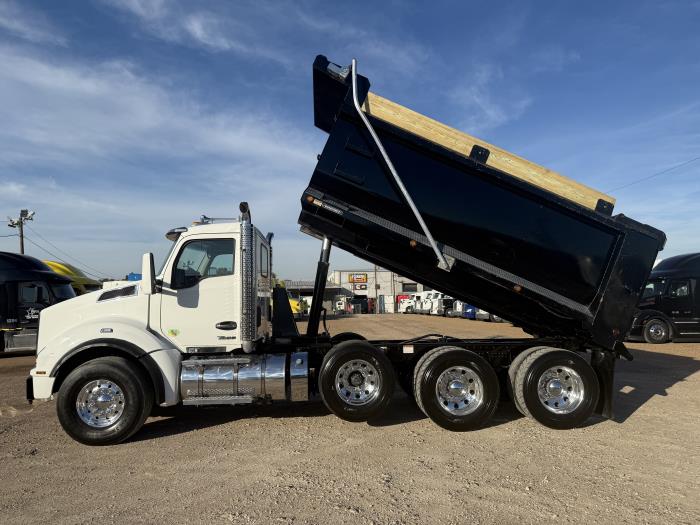 2025 Kenworth T880-43