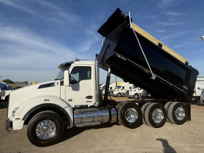 2025 Kenworth T880-1