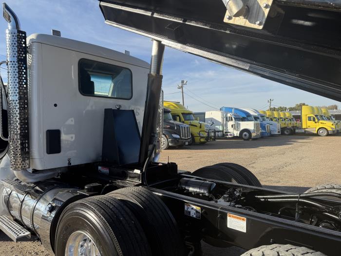 2025 Kenworth T880-46