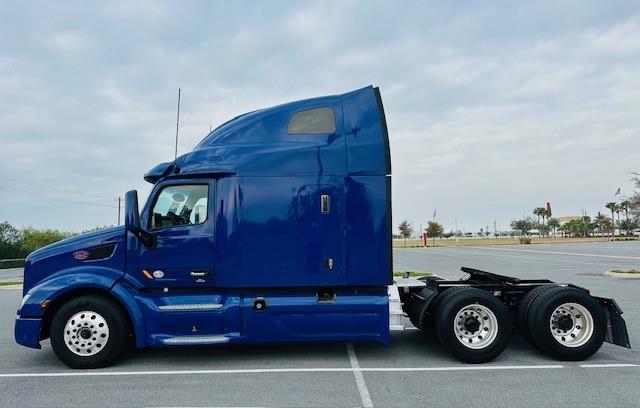 2022 Peterbilt 579-8