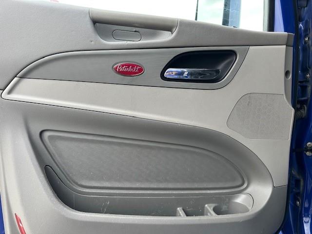 2022 Peterbilt 579-9